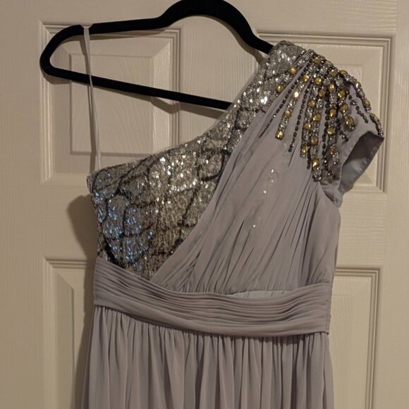 Formal gown - Picture 1 of 5